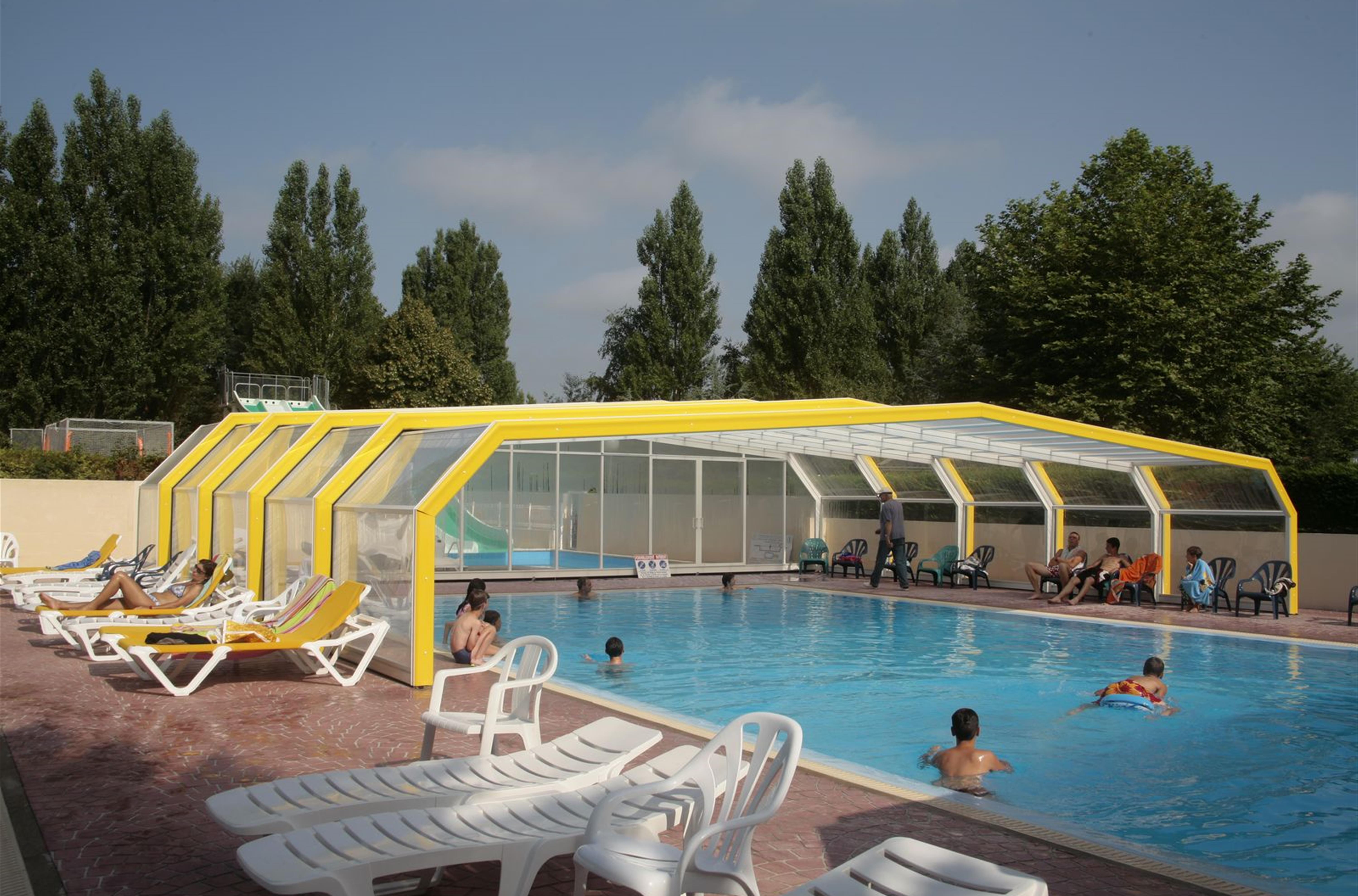Piscine couverte et chauffée du camping de la plage à Bénodet