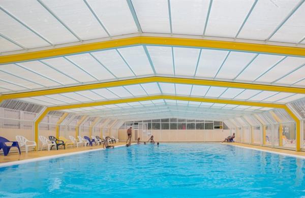 Piscine couverte et chauffée