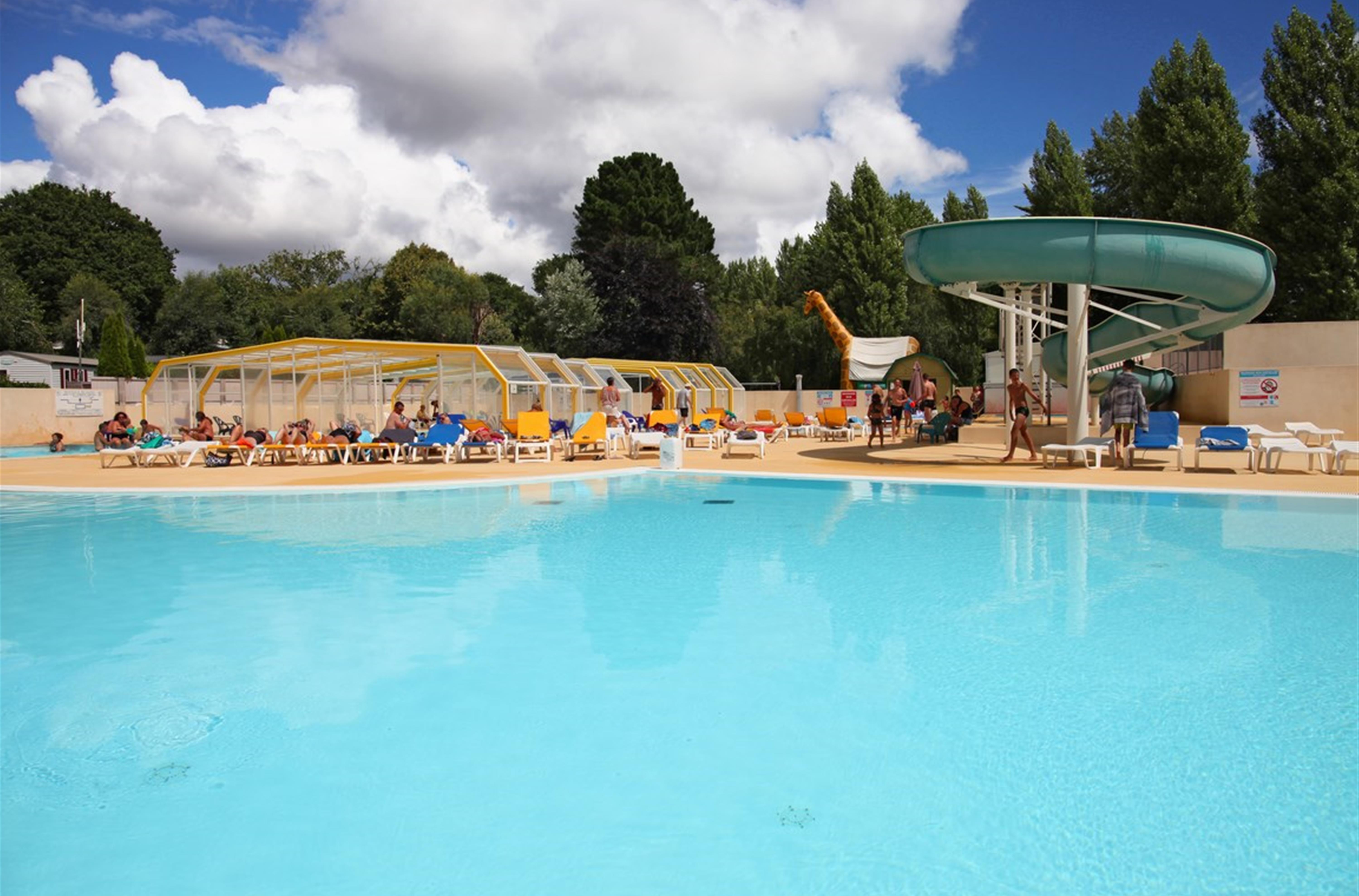 piscine à pente douce au Camping de la Plage à Bénodet