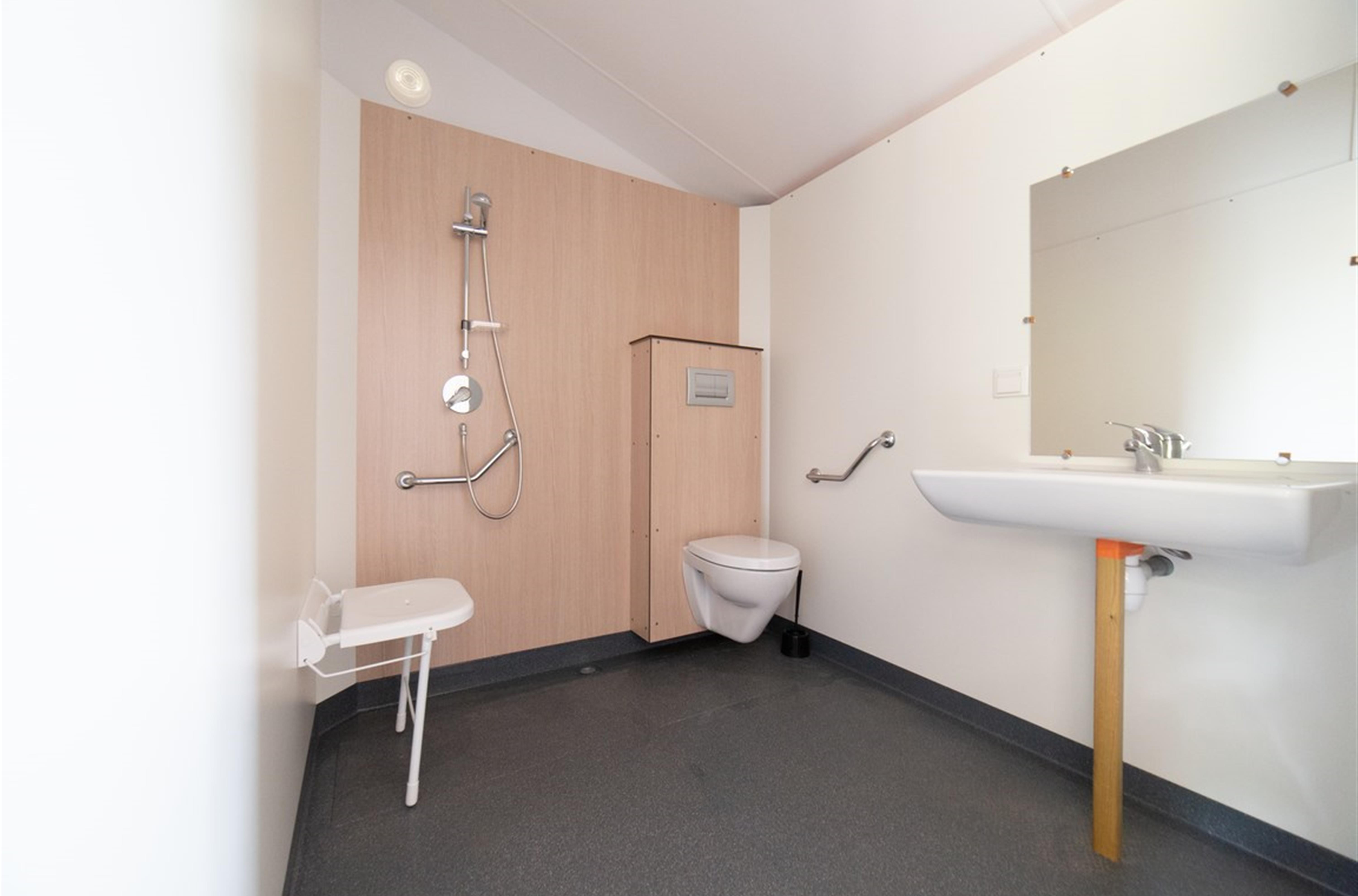 salle de bain PMR