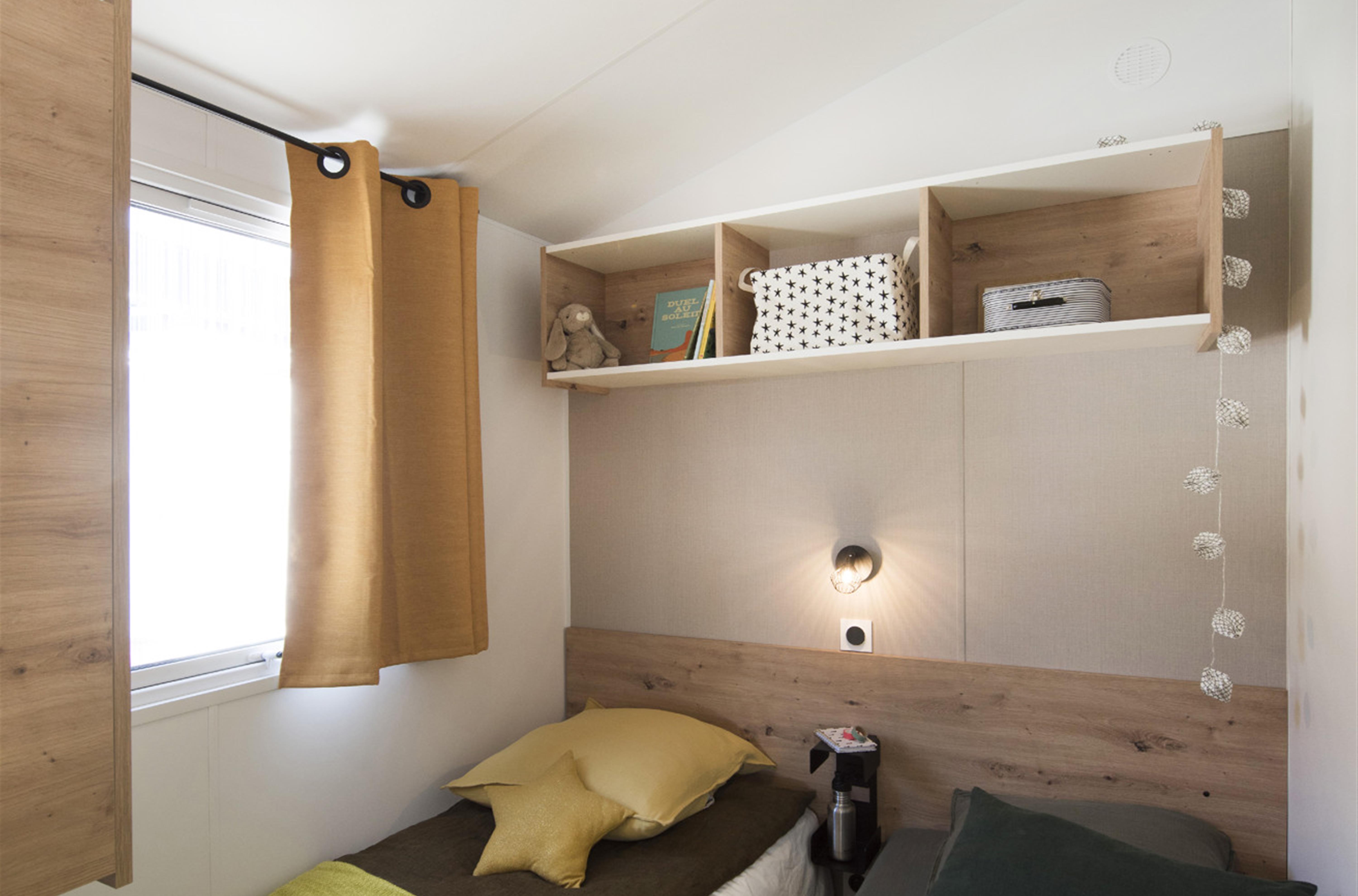 Chambre n°2 avec 2 lits cote à cote + 1 lit superposé Camping de la plage 29950 Bénodet